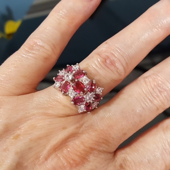 Red & White Cubic Zirconia Statement Ring - Picture 7 of 8